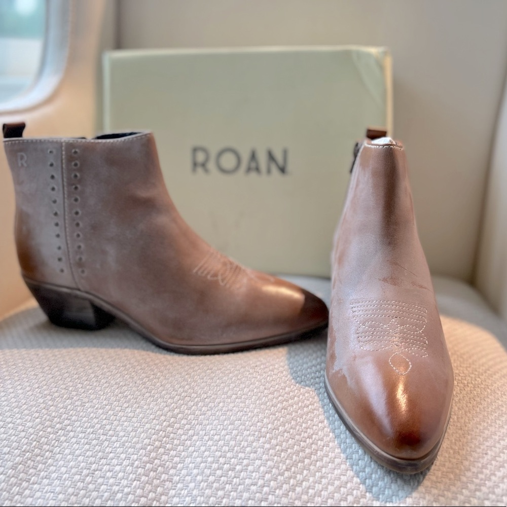 Roan Aggie Tan/White Ankle Boots
